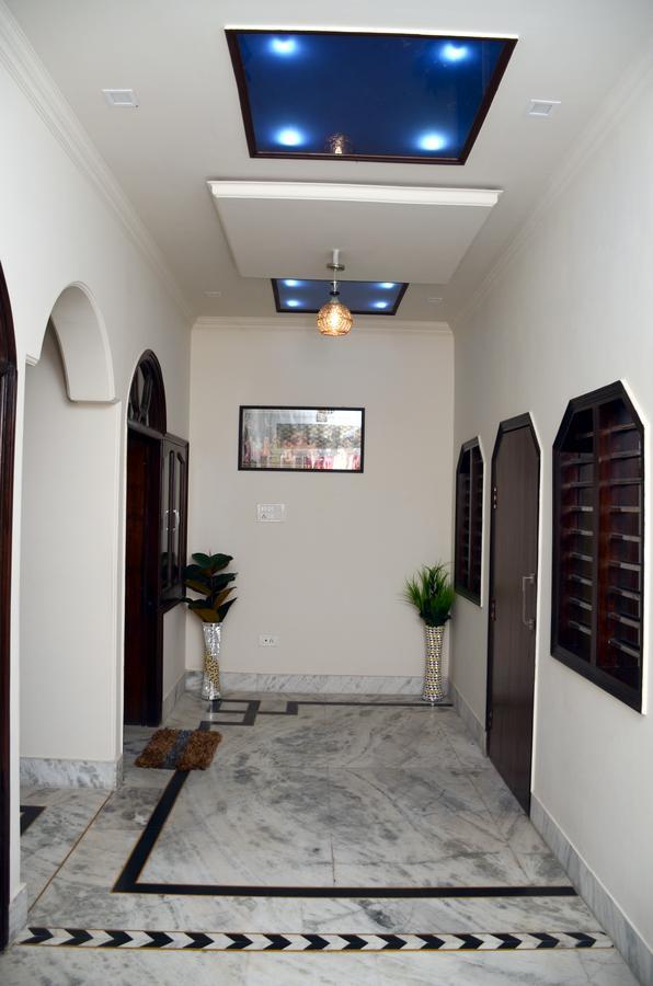 Taj Square A Luxurious Family Homestay Agra  Εξωτερικό φωτογραφία