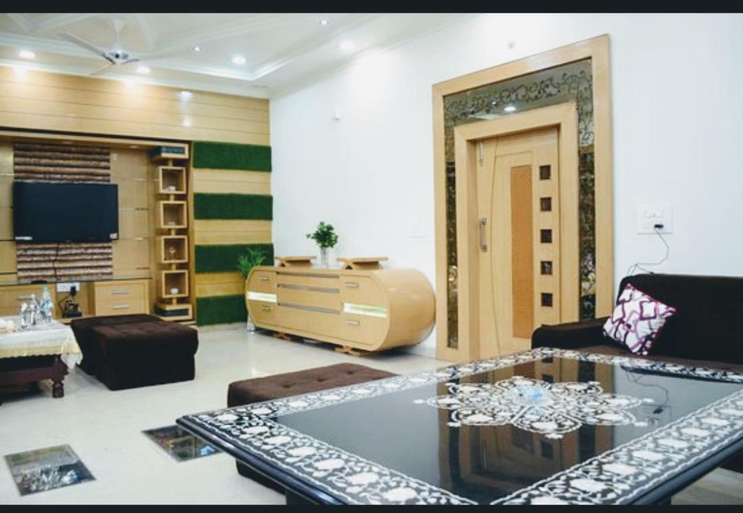 Taj Square A Luxurious Family Homestay Agra  Εξωτερικό φωτογραφία